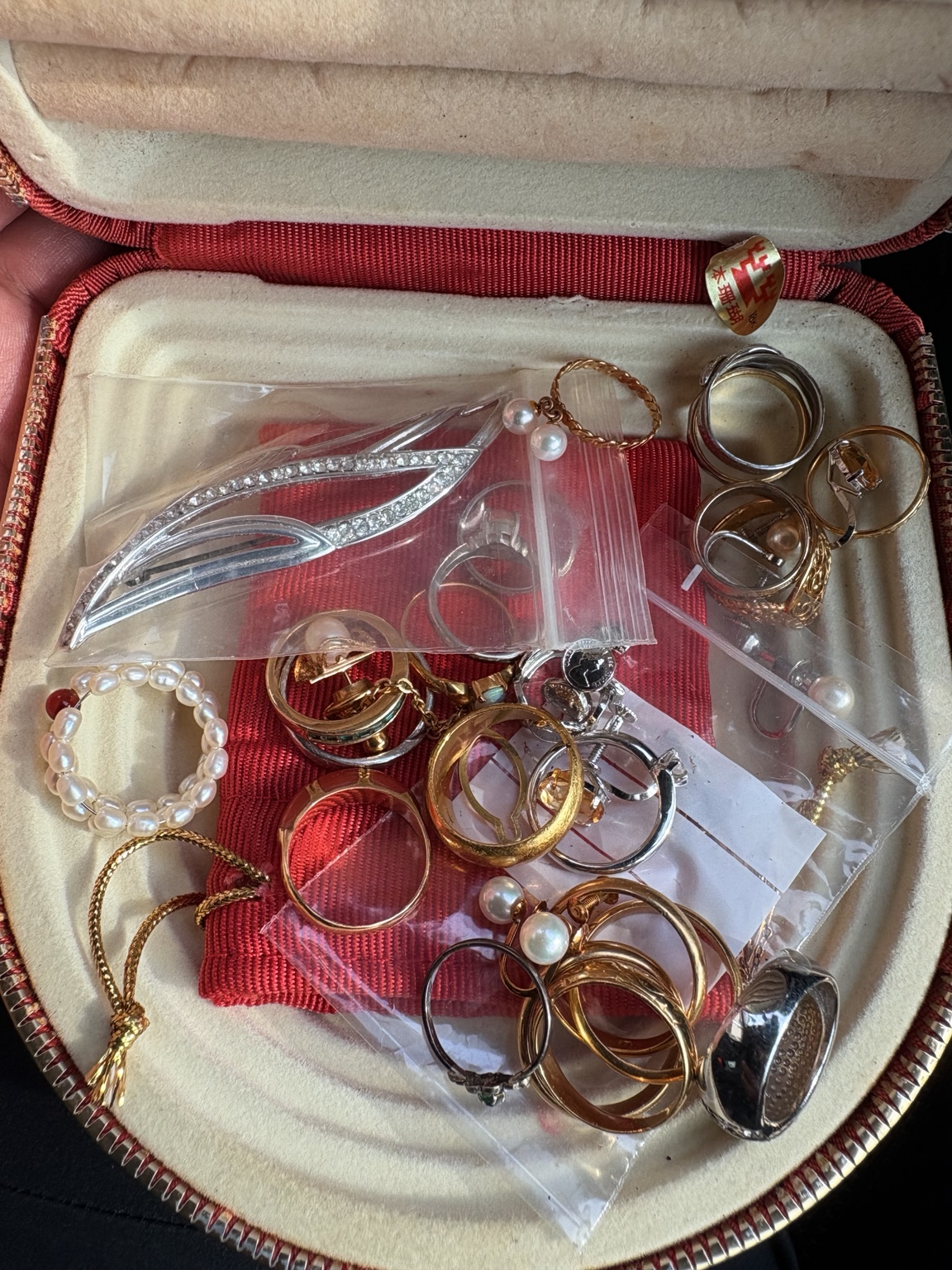 海老名市でお買取りした指輪やネックレスなどのアクセサリー一式