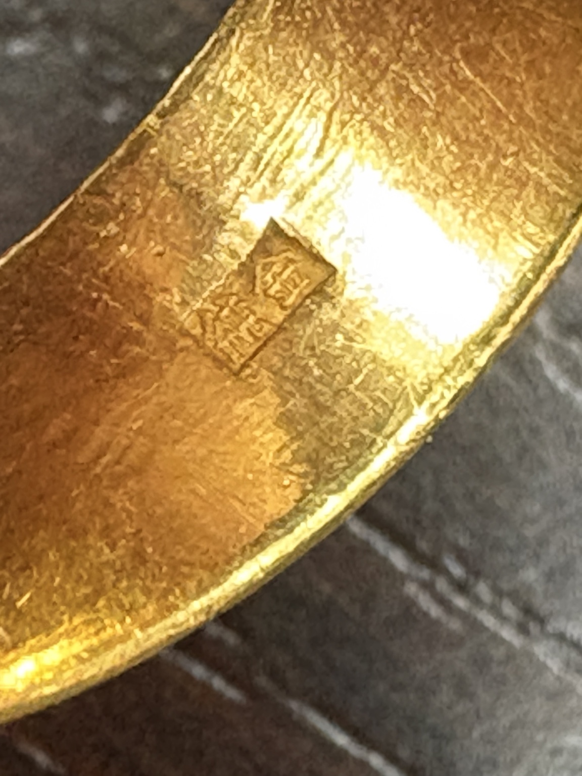 お買取りした貴金属アクセサリーの刻印確認