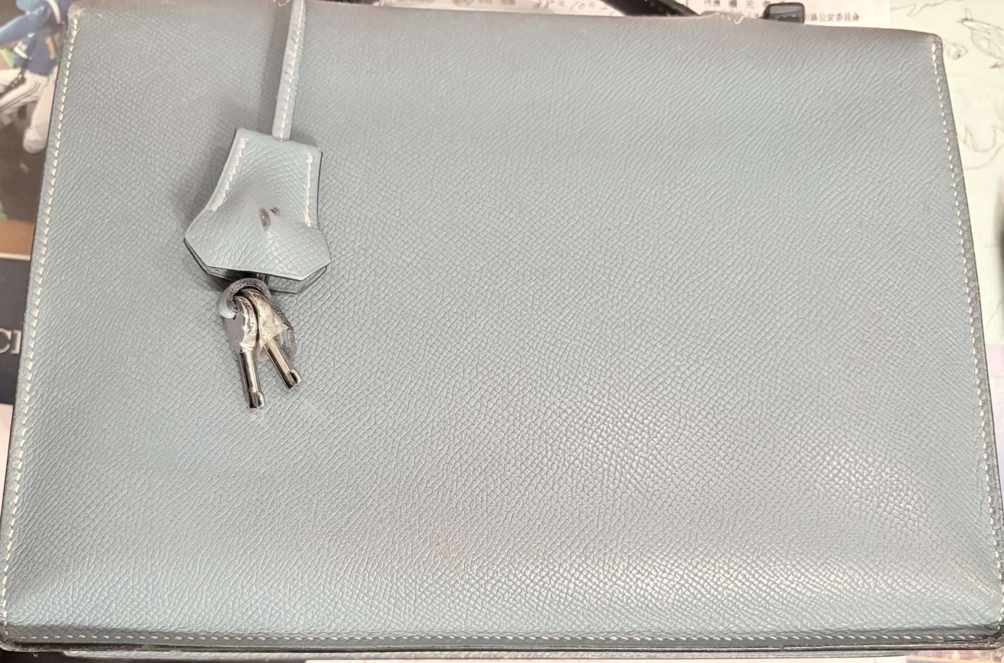 大和市でお買取りしたエルメスバッグの背面と付属の鍵